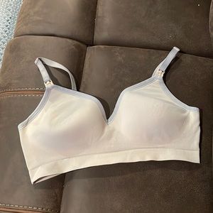 BRAVADO! DESIGNS Plunge Wireless Maternity & Nursing Bra with Low-Cut V-Neckline